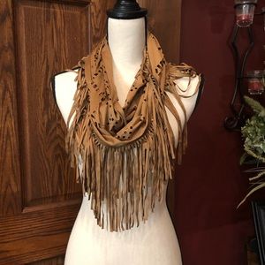 Fringed Die-cut Neck Scawl